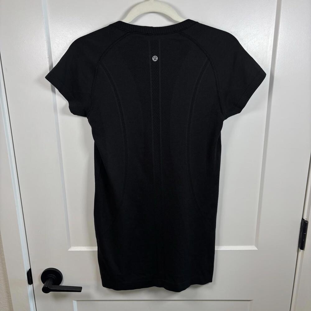 Lululemon Swiftly Tech Crew Top Short Sleeve Women’s Size 8 Company Logo - Picture 2 of 7